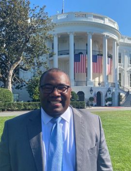 Al in front of the White House